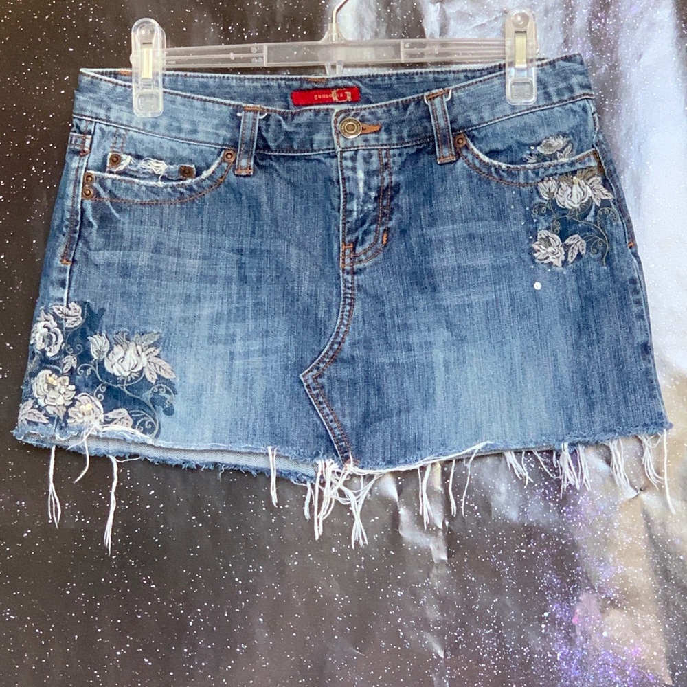 Gadzooks- Denim Miniskirt w/ Flowers Embroidery Md